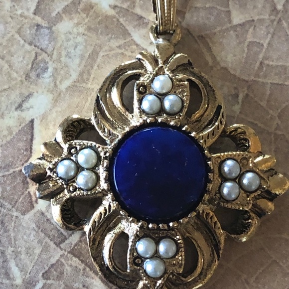 Vintage AVON Necklace and Earrings Viennese Collection - Picture 4 of 4